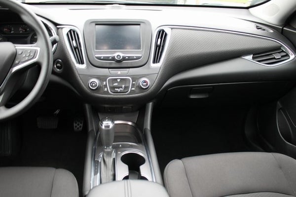 2018 Chevrolet Malibu interior