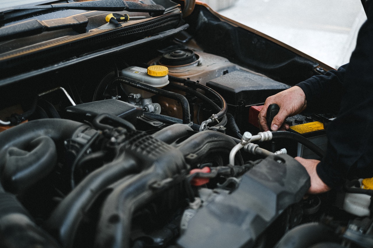 Know What Engine Sounds to Listen Out For - Thelen Auto Group in Bay City, MI